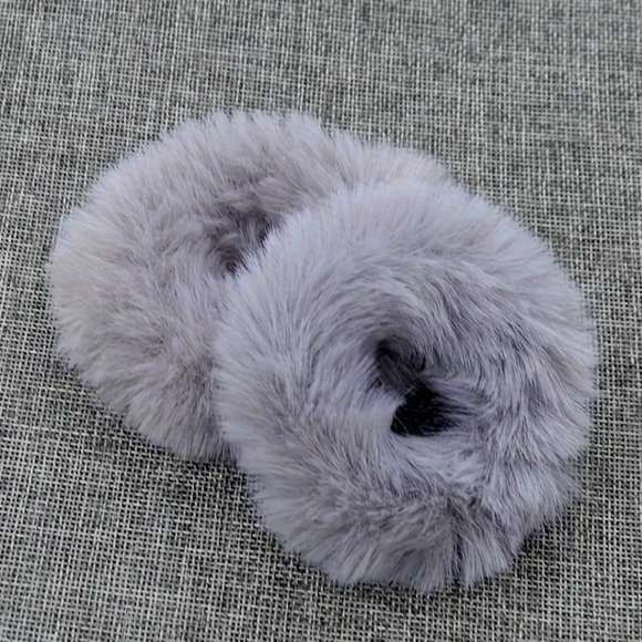Fluffy scrunchies 🩶🩶 - Picture 4 of 4